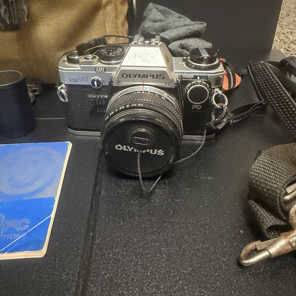 Working Olympus OM10 35mm Film Camera w/Zuiko 50mm f/1.8 Lens Extras Tarmac Bag